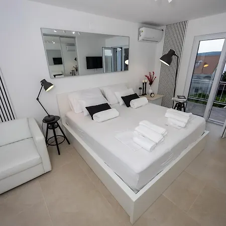 Korina - 2 Appartments, 1 With Jacuzzy *