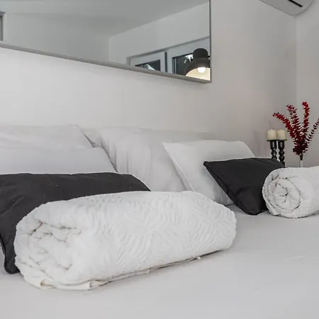 Apartman Korina - 2 Appartments, 1 With Jacuzzy *