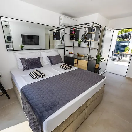 Korina - 2 Appartments, 1 With Jacuzzy Apartman *