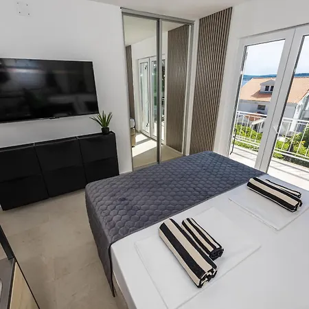 Korina - 2 Appartments, 1 With Jacuzzy * Dramalj