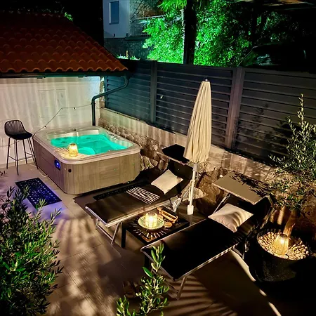 Korina - 2 Appartments, 1 With Jacuzzy Dramalj