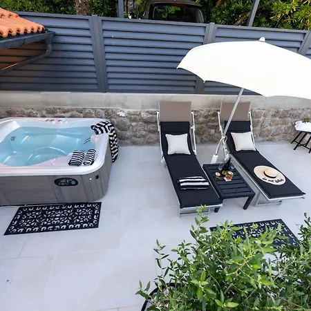 Apartman Korina - 2 Appartments, 1 With Jacuzzy