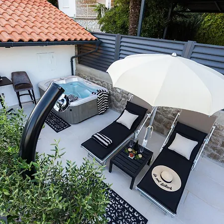 Korina - 2 Appartments, 1 With Jacuzzy Apartman Dramalj