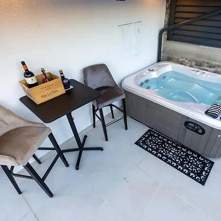 Apartman Korina - 2 Appartments, 1 With Jacuzzy Dramalj