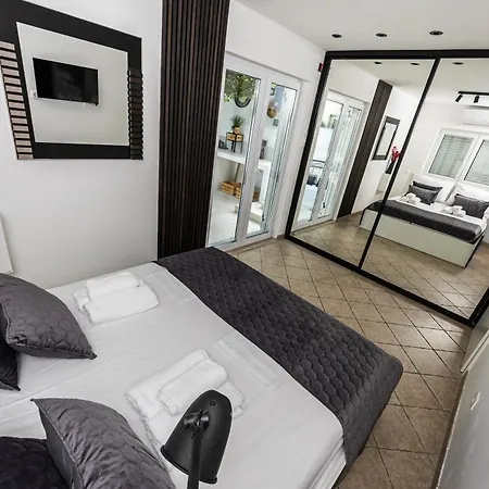 Apartman Korina - 2 Appartments, 1 With Jacuzzy Dramalj
