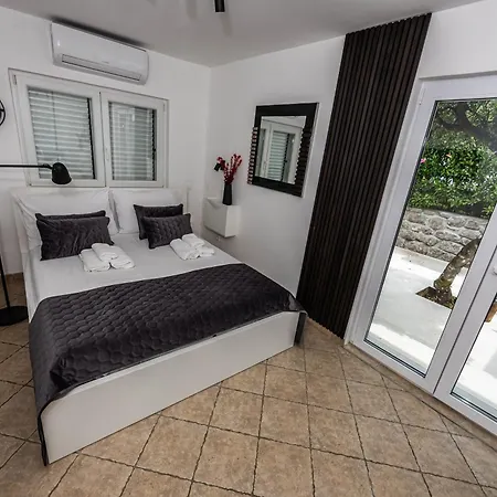 Apartman Korina - 2 Appartments, 1 With Jacuzzy Dramalj