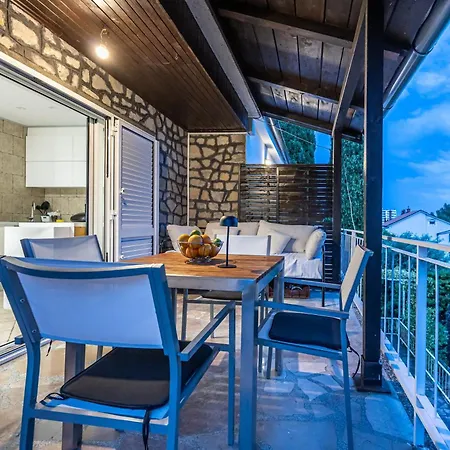 Apartman Korina - 2 Appartments, 1 With Jacuzzy Dramalj