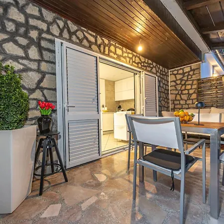 Korina - 2 Appartments, 1 With Jacuzzy Apartman Dramalj