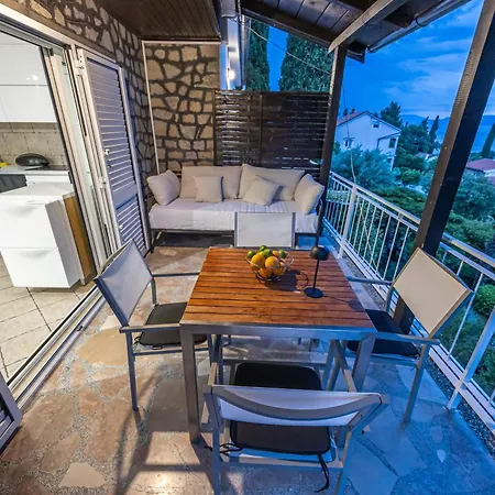 Korina - 2 Appartments, 1 With Jacuzzy Apartman Dramalj