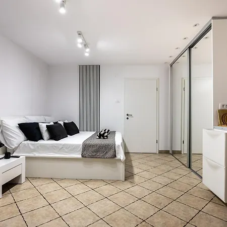 Apartman Korina - 2 Appartments, 1 With Jacuzzy