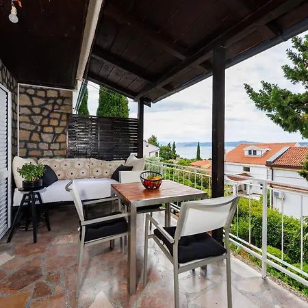 Apartman Korina - 2 Appartments, 1 With Jacuzzy Dramalj